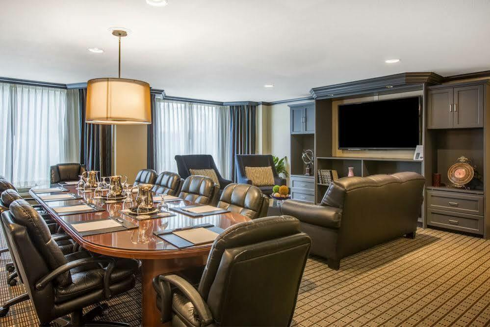 Crowne Plaza Orange County By Ihg Hotel 4*